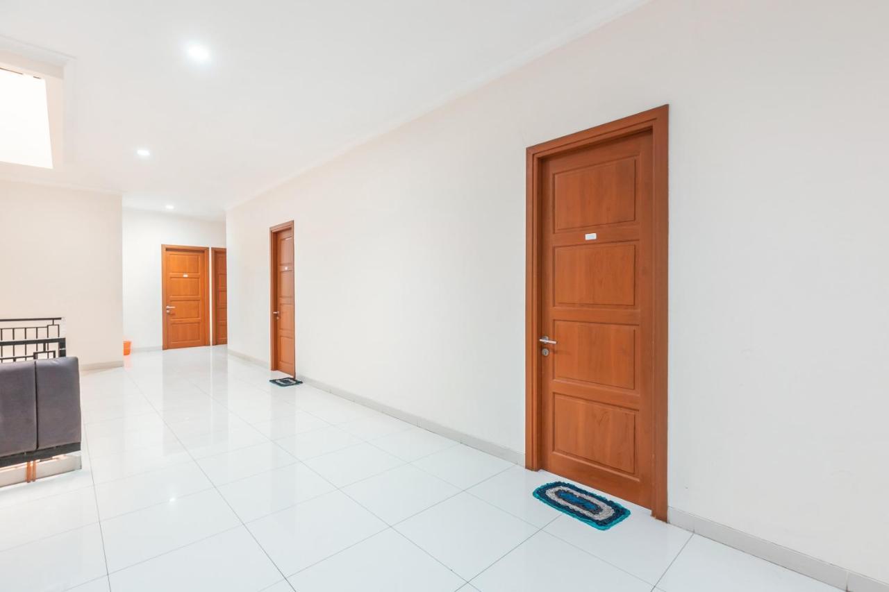 Reddoorz Near Universitas Esa Unggul Bekasi Harapan Indah Hotel Ngoại thất bức ảnh