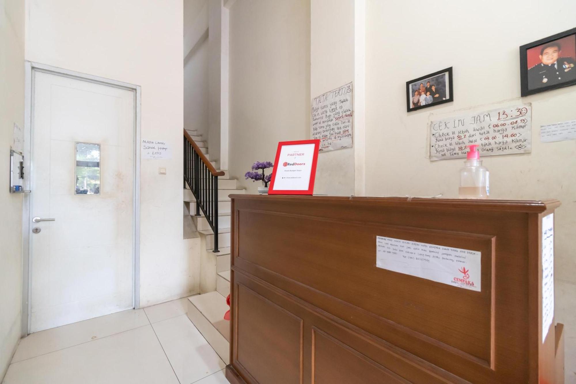 Reddoorz Near Universitas Esa Unggul Bekasi Harapan Indah Hotel Ngoại thất bức ảnh