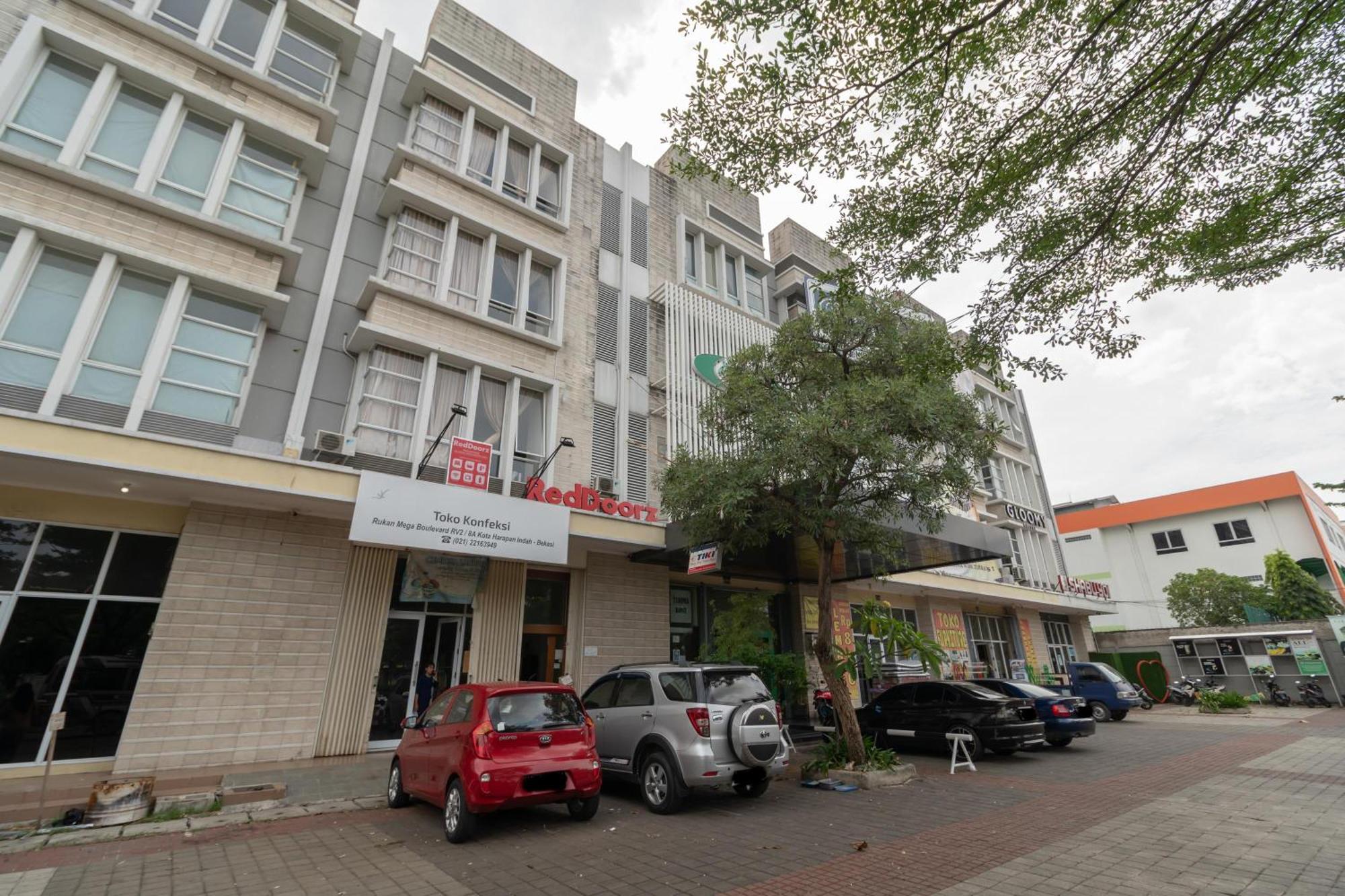 Reddoorz Near Universitas Esa Unggul Bekasi Harapan Indah Ngoại thất bức ảnh