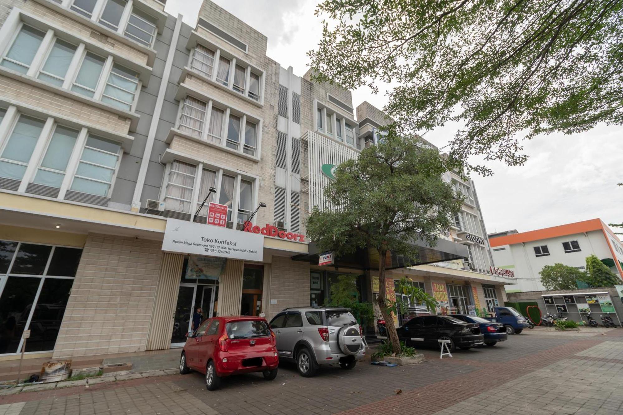 Reddoorz Near Universitas Esa Unggul Bekasi Harapan Indah Hotel Ngoại thất bức ảnh