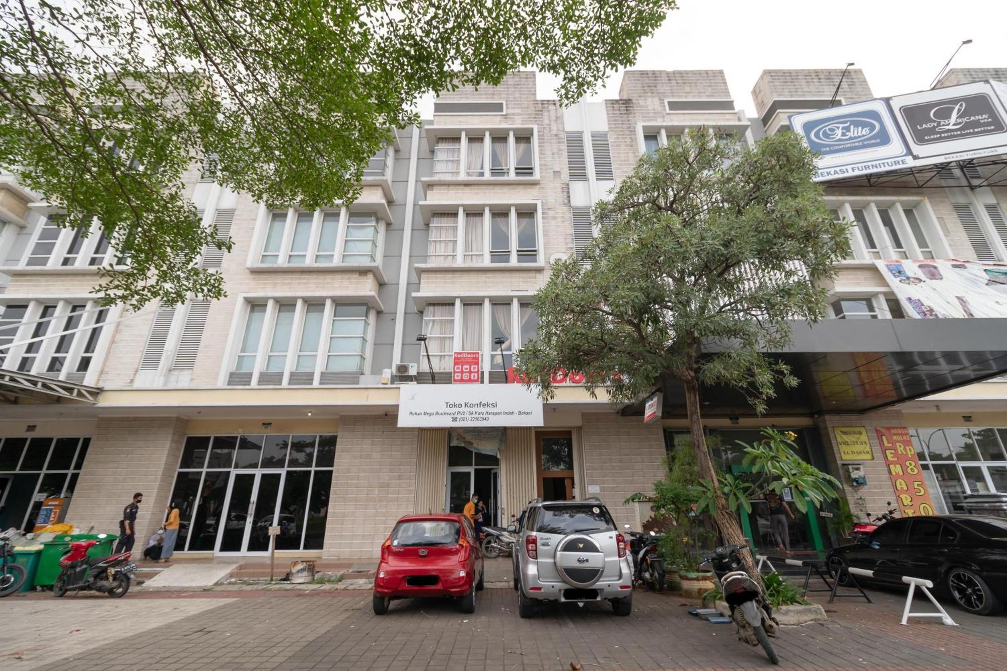 Reddoorz Near Universitas Esa Unggul Bekasi Harapan Indah Hotel Ngoại thất bức ảnh