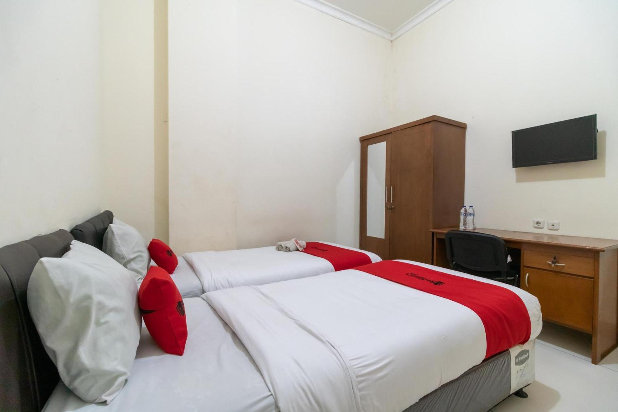 Reddoorz Near Universitas Esa Unggul Bekasi Harapan Indah Hotel Ngoại thất bức ảnh