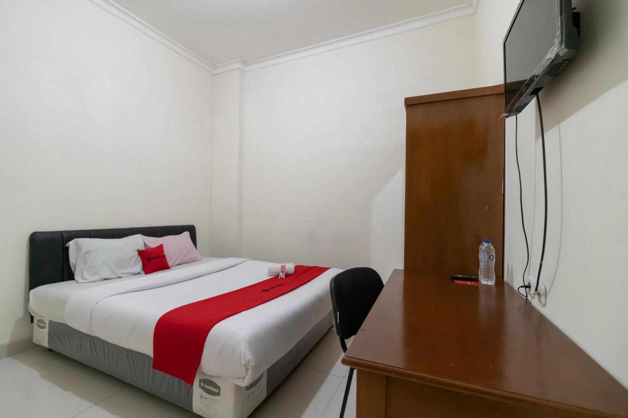 Reddoorz Near Universitas Esa Unggul Bekasi Harapan Indah Hotel Ngoại thất bức ảnh