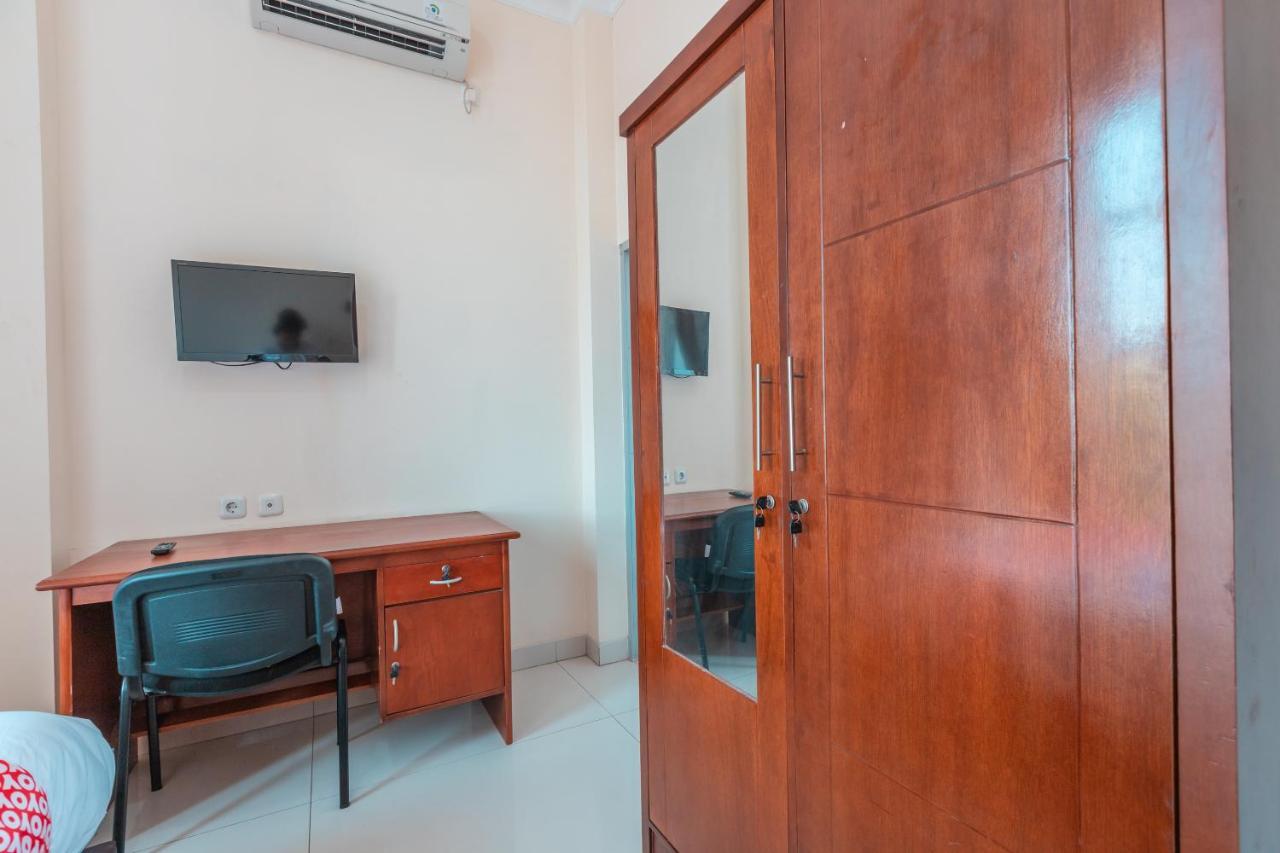 Reddoorz Near Universitas Esa Unggul Bekasi Harapan Indah Hotel Ngoại thất bức ảnh