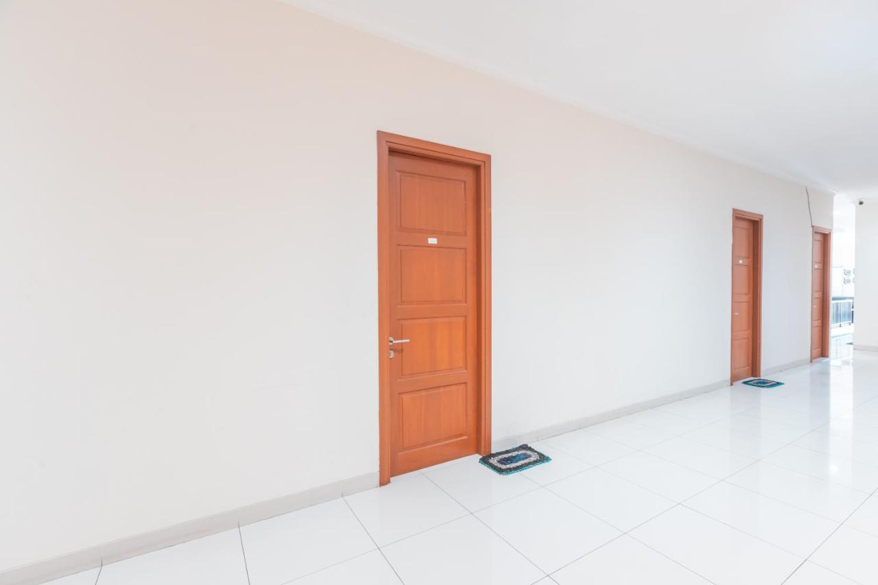 Reddoorz Near Universitas Esa Unggul Bekasi Harapan Indah Hotel Ngoại thất bức ảnh